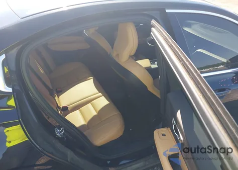 2019 Volvo S60 T5 Inscription z USA, uszkodzony, nr VIN 7JR102FL4KG017820